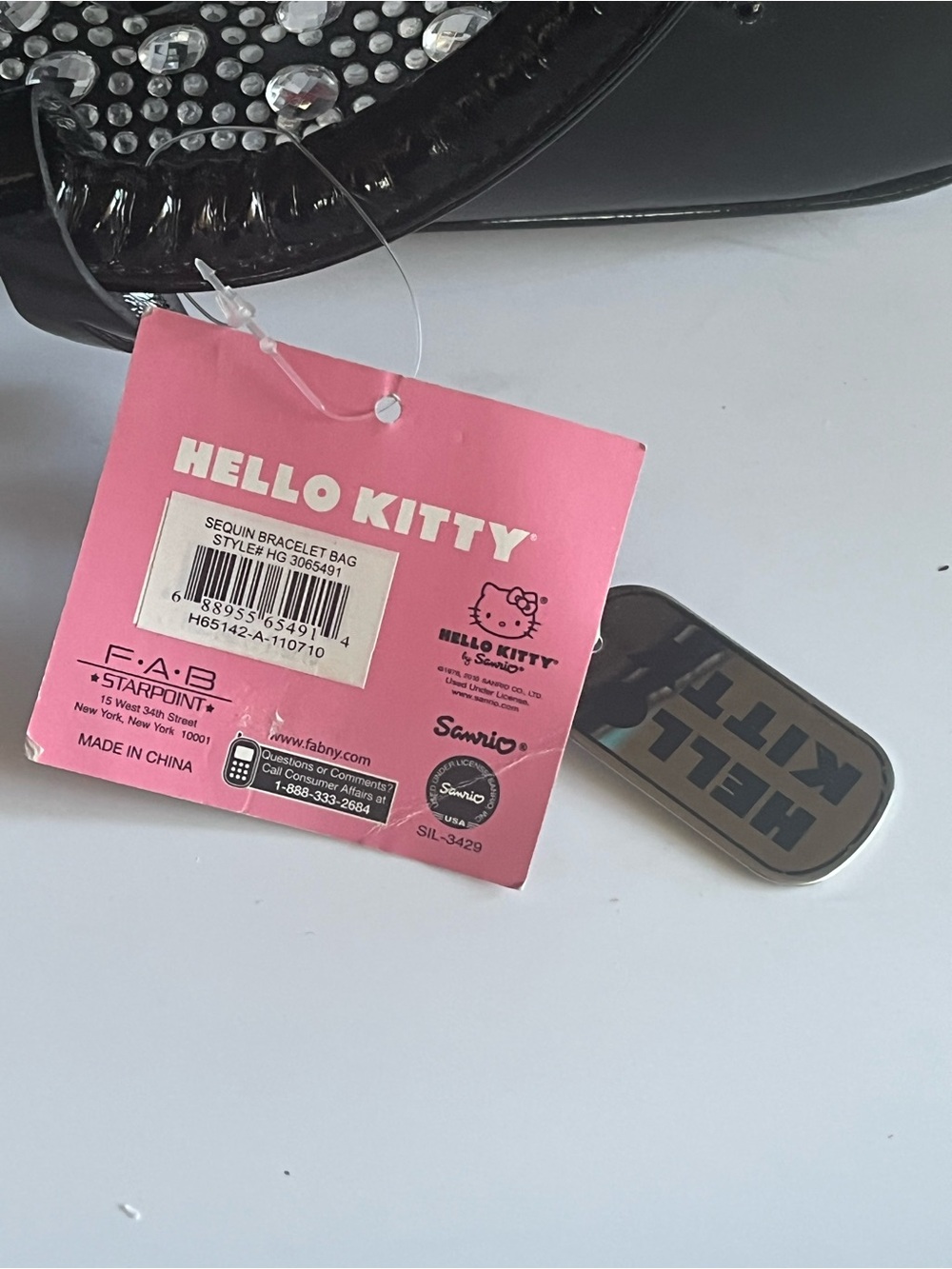 Beautiful Hello Kitty Purse - Picture 6 of 9